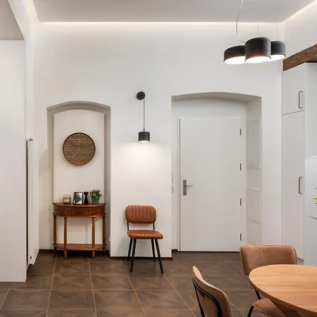 Days - Elegant Open-plan In Old Town *
