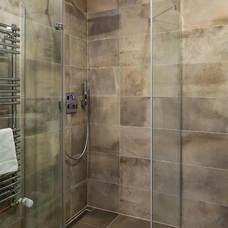 Daire Days - Open-plan In The Old Town *