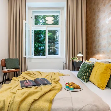 Days - Elegant Open-plan In Old Town Prag