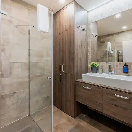 Days - Elegant Open-plan In Old Town Daire *